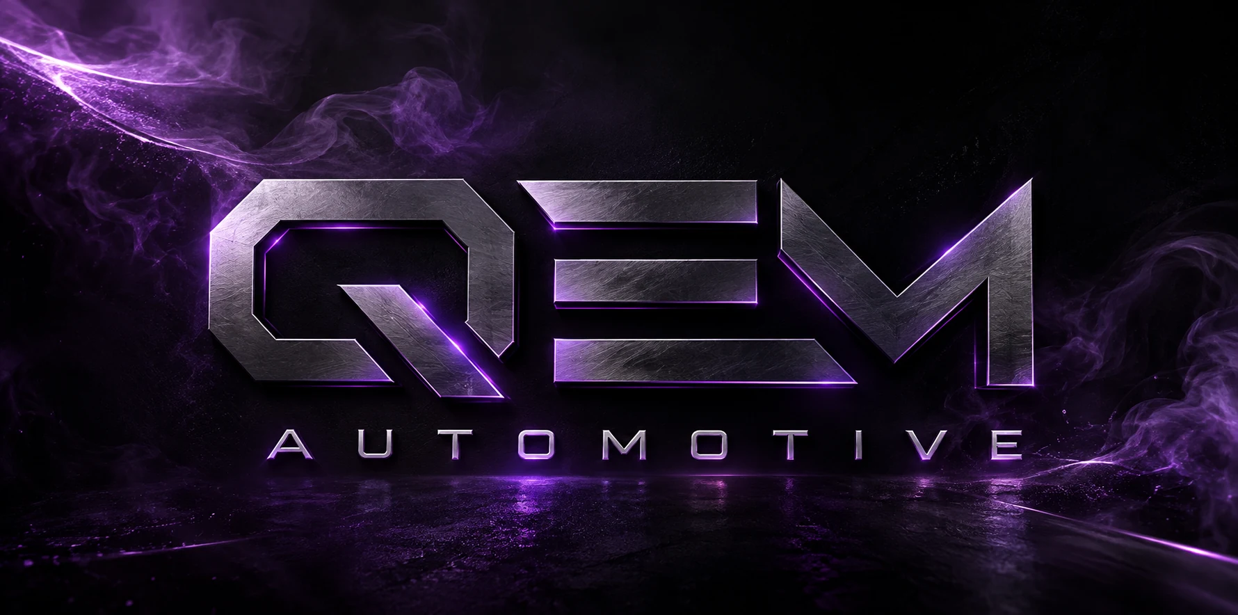Logo QEM Automotive argenté, avec reflets violets et fumée
